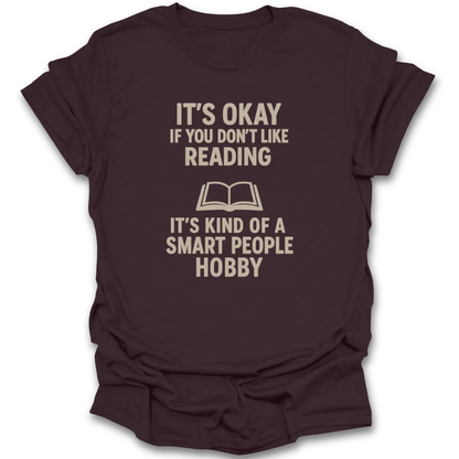 Black t-shirt with beige text 'I read books and I know things' on a white background. funny reading shirt, smart people hobby shirt, book lover t-shirt, book nerd tee, bibliophile gift, reading humor shirt, bookish apparel, reader lifestyle shirt